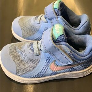 6c Nike Revolution 4